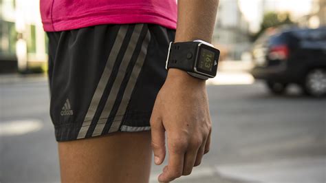 A­d­i­d­a­s­­t­a­n­ ­N­i­k­e­ ­F­u­e­l­B­a­n­d­­a­ ­r­a­k­i­p­:­ ­m­i­C­o­a­c­h­ ­a­k­ı­l­l­ı­ ­s­a­a­t­